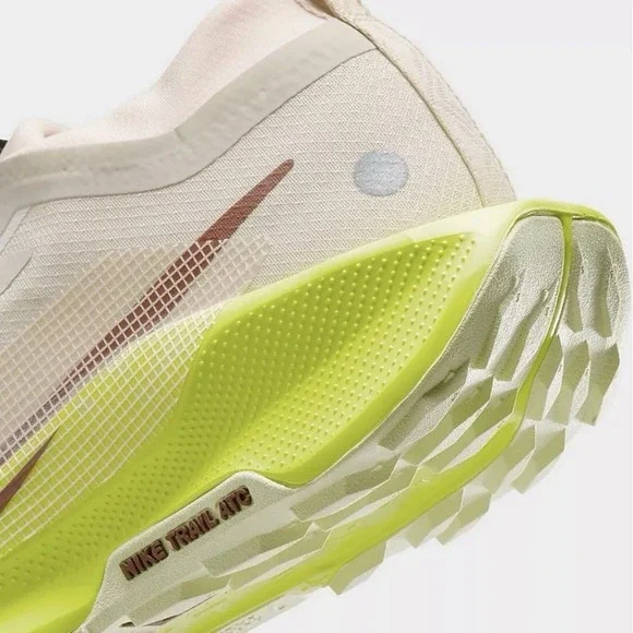 Nike Athletic Shoes in Cream and Lime - Picture 8 of 10